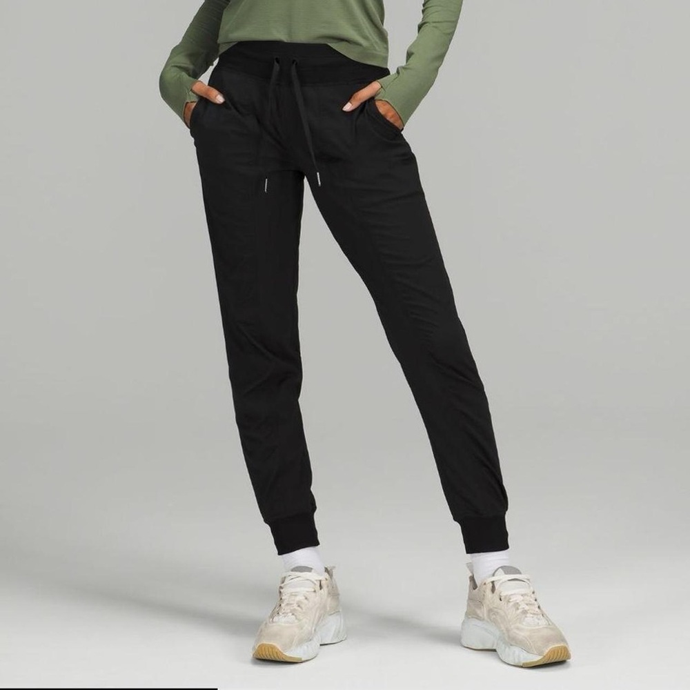 Lululemon dance studio jogger  size 8